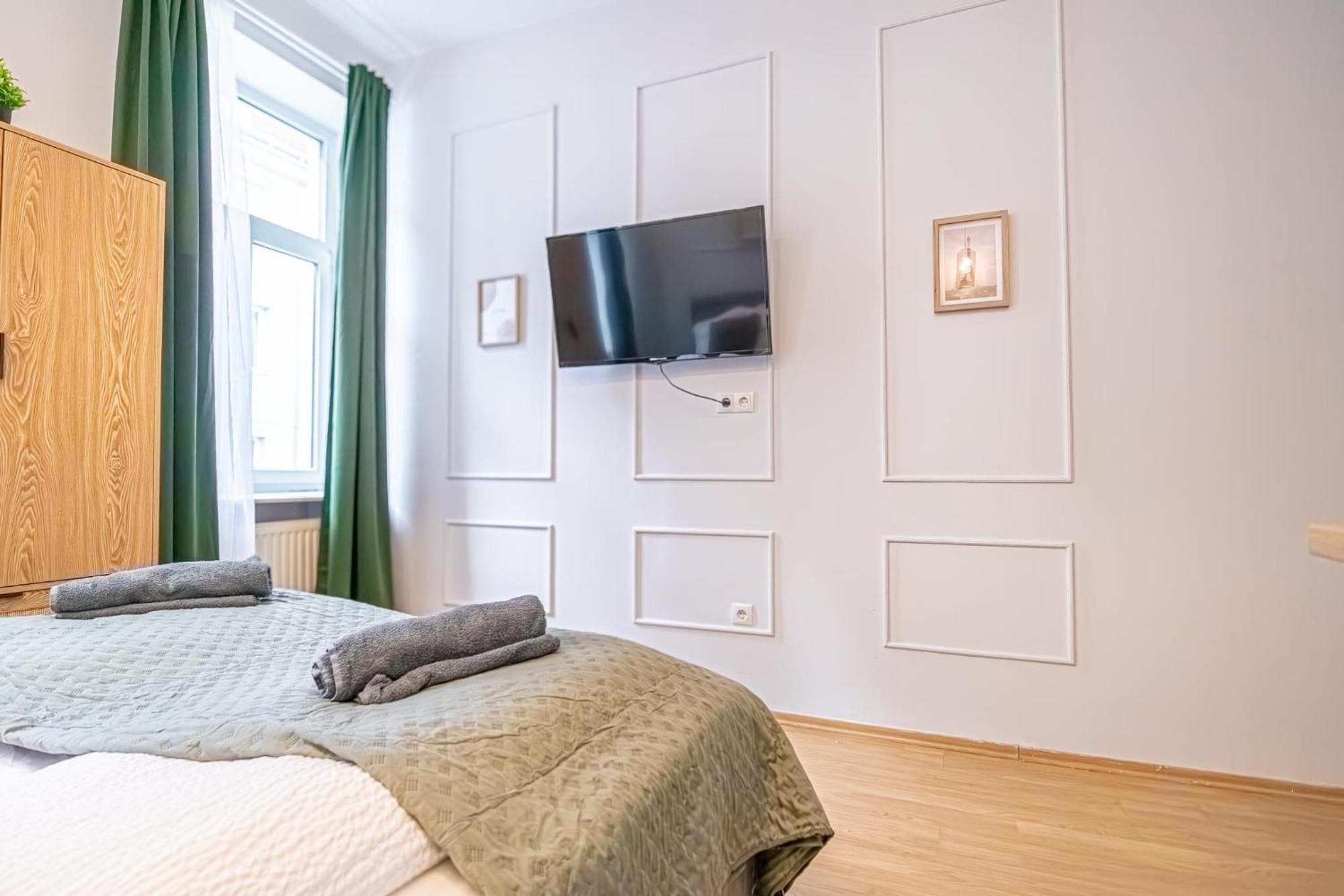Spacious Shared Apartment Schoenbrunn Wenen Buitenkant foto